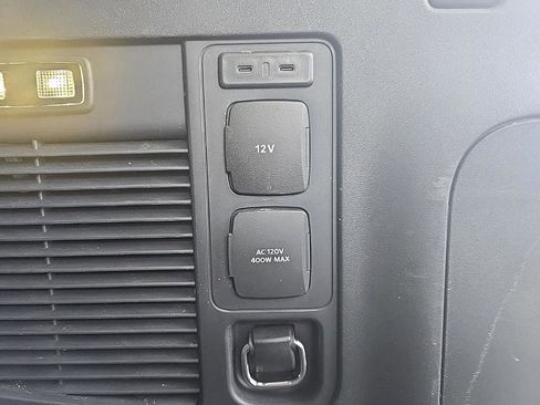 Used 2025 Ford Expedition Active image 33