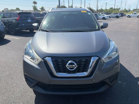 Used 2019 Nissan Kicks SV image 2