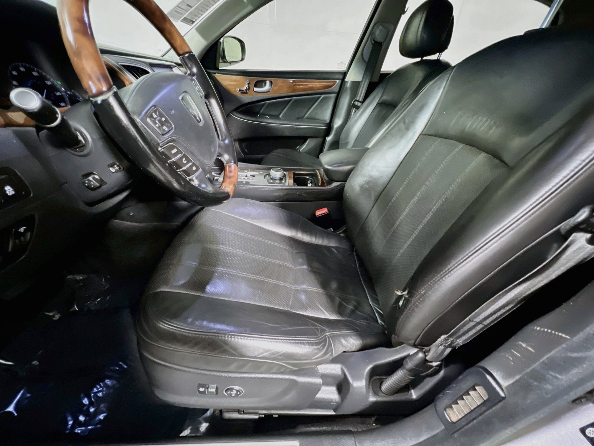 Used 2013 Hyundai Equus Signature RWD image 15