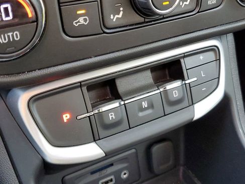 Used 2022 GMC Terrain SLT image 24