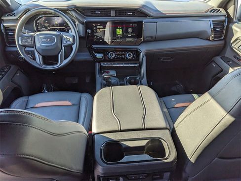 Used 2025 GMC Sierra 1500 AT4 image 13