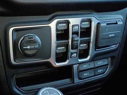 Used 2021 Jeep Gladiator 80th Anniversary AWD/4WD image 27