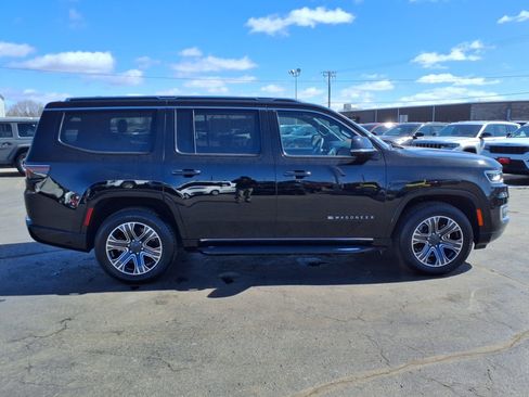 Used 2024 Jeep Wagoneer Series II w/ Flexible Seating Group image 2