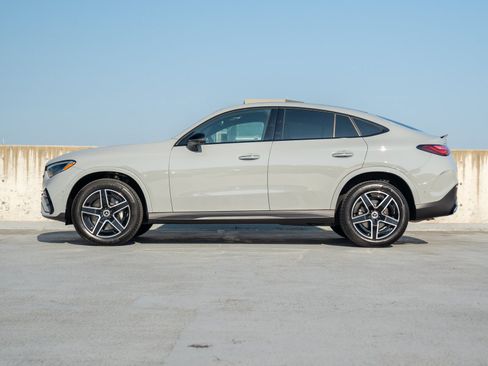 Used 2026 Mercedes-Benz GLC 300 4MATIC image 3