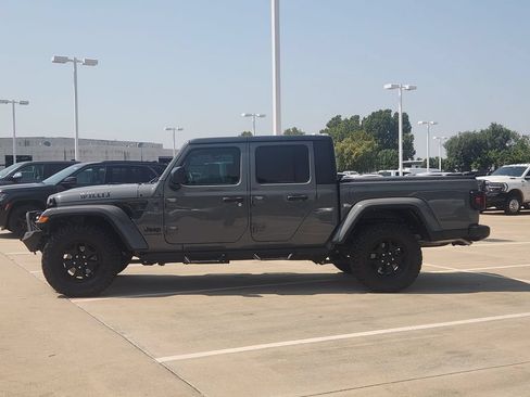 Used 2023 Jeep Gladiator Sport AWD/4WD image 4