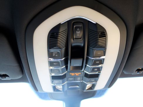 Used 2015 Porsche Cayenne S w/ Premium Package image 32