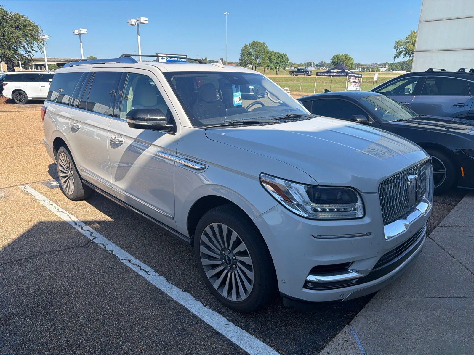 Used 2019 Lincoln Navigator L Reserve w/ Cargo Package AWD/4WD image 5