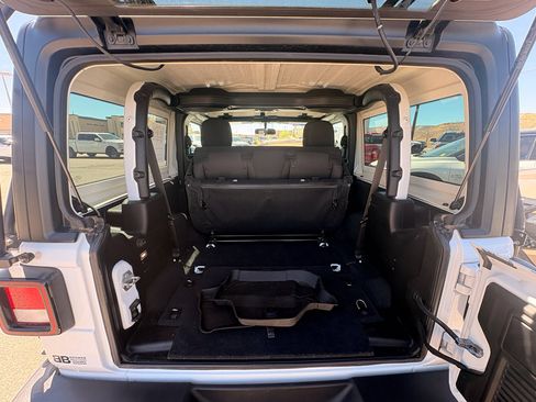 Used 2022 Jeep Wrangler Sport AWD/4WD image 11