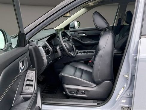 Used 2025 Nissan Rogue SL FWD image 23