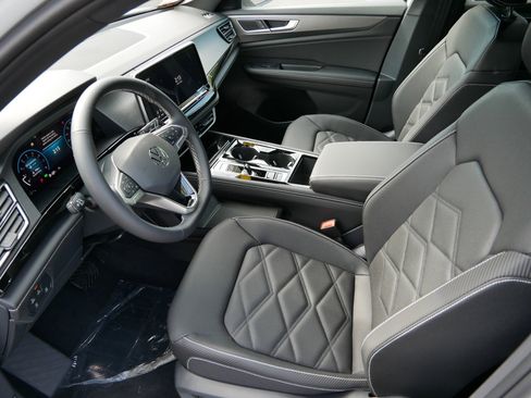 New 2026 Volkswagen Atlas Cross Sport SE image 7