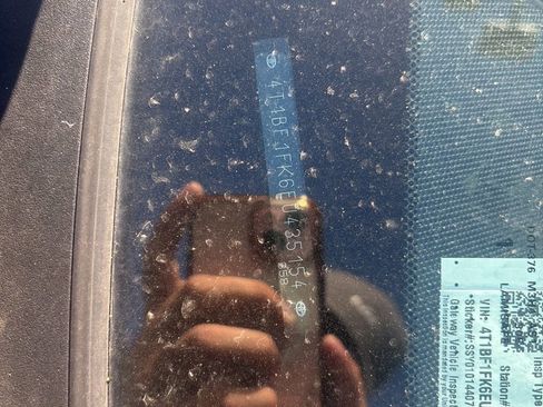 Used 2014 Toyota Camry SE image 4