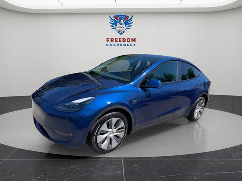 Used 2023 Tesla Model Y Long Range AWD/4WD image 2