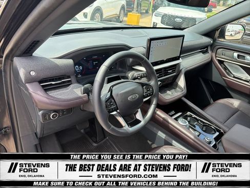 Used 2025 Ford Explorer Platinum AWD/4WD image 18
