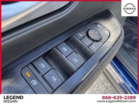 Used 2025 Nissan Kicks SV AWD/4WD image 17