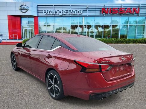 Used 2025 Nissan Altima 2.5 SR w/ SR Premium Package FWD image 3