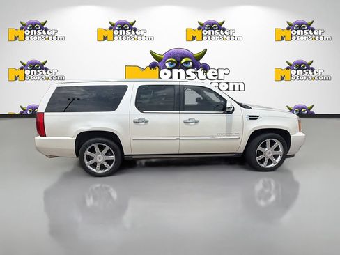 Used 2011 Cadillac Escalade ESV Premium RWD image 4