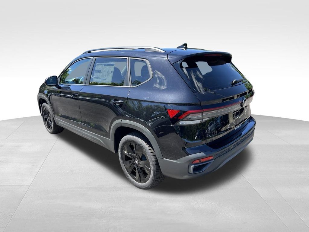 New 2026 Volkswagen Taos SE FWD image 6