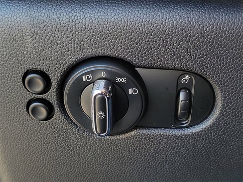 Used 2020 MINI Cooper 2-Door Hardtop image 29