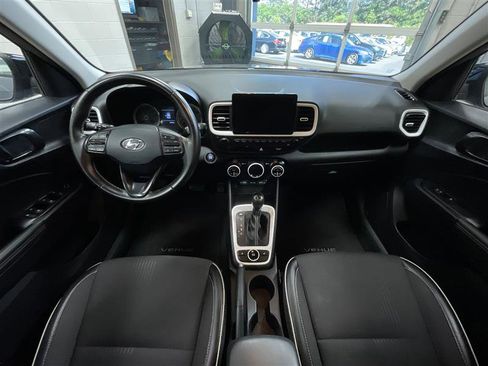 Used 2022 Hyundai Venue Limited FWD image 21