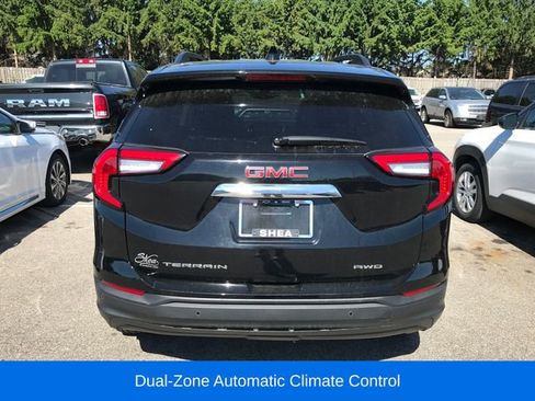 Used 2024 GMC Terrain SLE w/ Driver Convenience Package AWD/4WD image 4