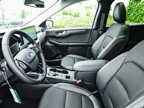 New 2025 Ford Escape SE image 17