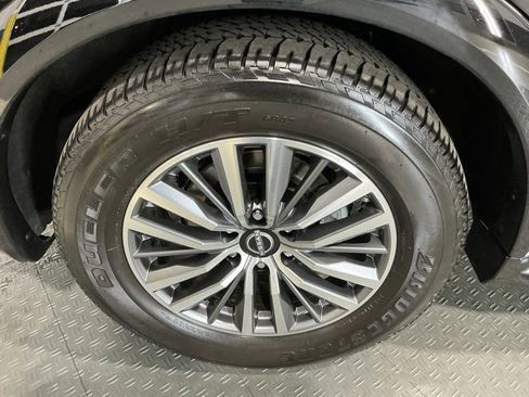 Used 2024 Nissan Armada SL w/ Captain's Chairs Package image 38