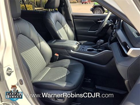 Used 2024 Toyota Highlander XSE image 19