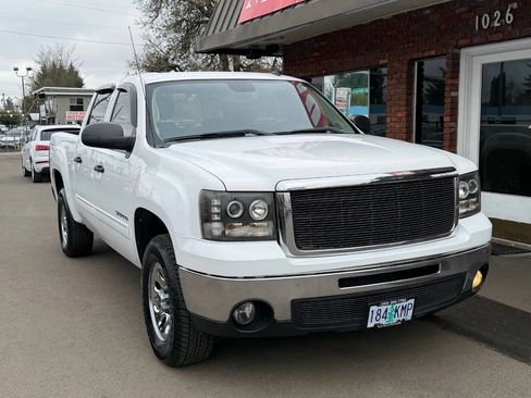 Used 2011 GMC Sierra 1500 SLE image 1