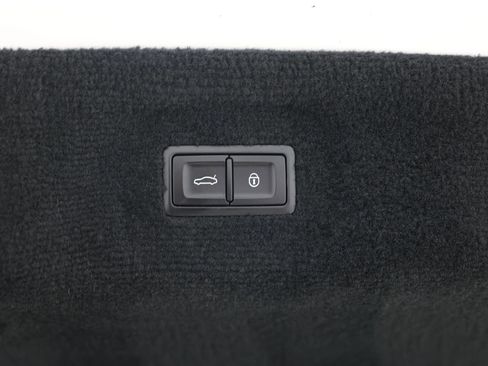 Used 2020 Bentley Flying Spur W12 image 82