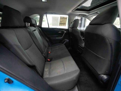 Used 2019 Toyota RAV4 XLE FWD image 25