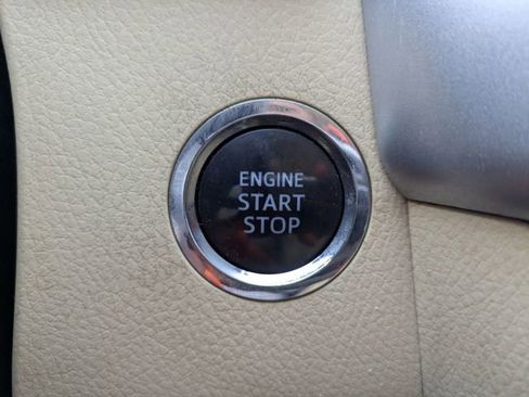 Used 2016 Toyota Highlander Limited w/ Driver Technology Package FWD image 32