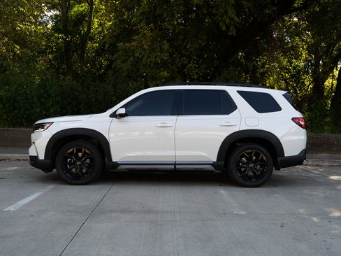 Certified 2025 Honda Pilot Touring image 6
