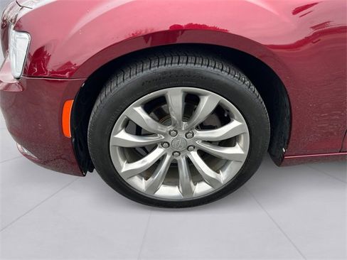 Used 2017 Chrysler 300 C w/ Safetytec Plus Group image 9