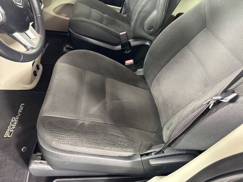 Used 2017 Dodge Grand Caravan SE w/ Power Window Group image 10