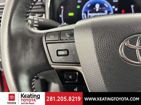 Used 2025 Toyota Camry SE image 25