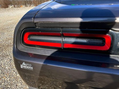 Used 2015 Dodge Challenger SXT image 23