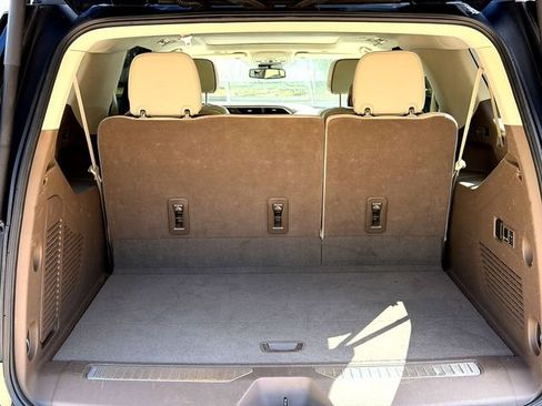 Used 2023 GMC Yukon XL Denali image 7