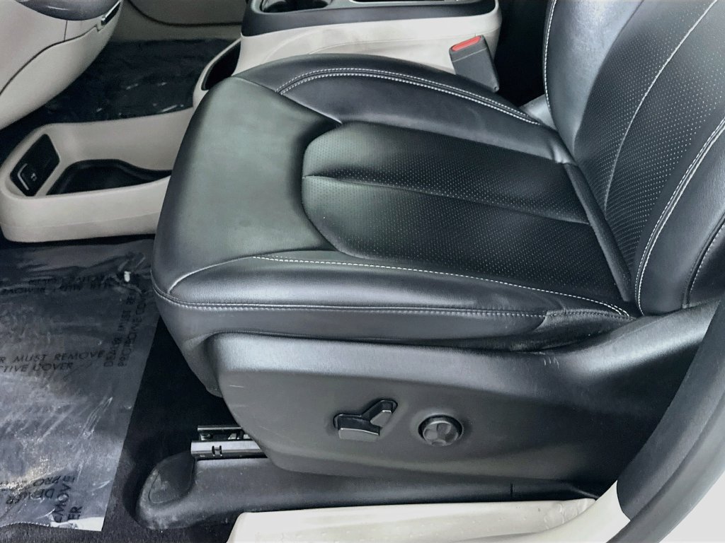Certified 2024 Chrysler Pacifica Touring-L FWD image 29