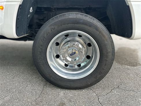 Certified 2017 Ford F450 Platinum w/ Platinum Ultimate Package image 10