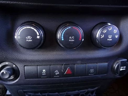 Used 2015 Jeep Wrangler Unlimited Sahara image 24