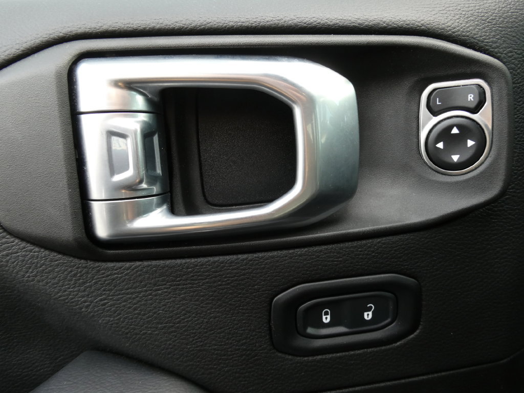 Used 2022 Jeep Wrangler Unlimited Rubicon w/ LED Lighting Group AWD/4WD image 25