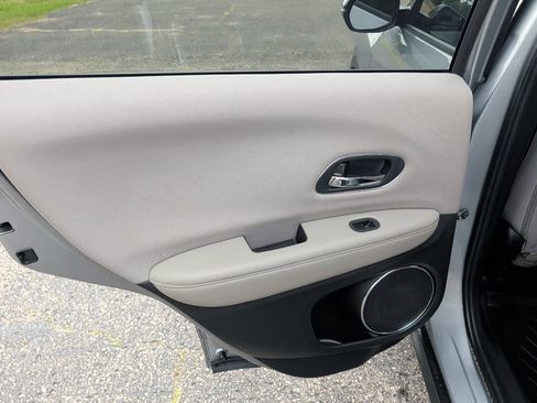Used 2017 Honda HR-V EX image 12