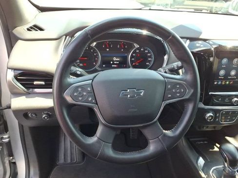 Used 2022 Chevrolet Traverse LT w/ Midnight/Sport Edition FWD image 7