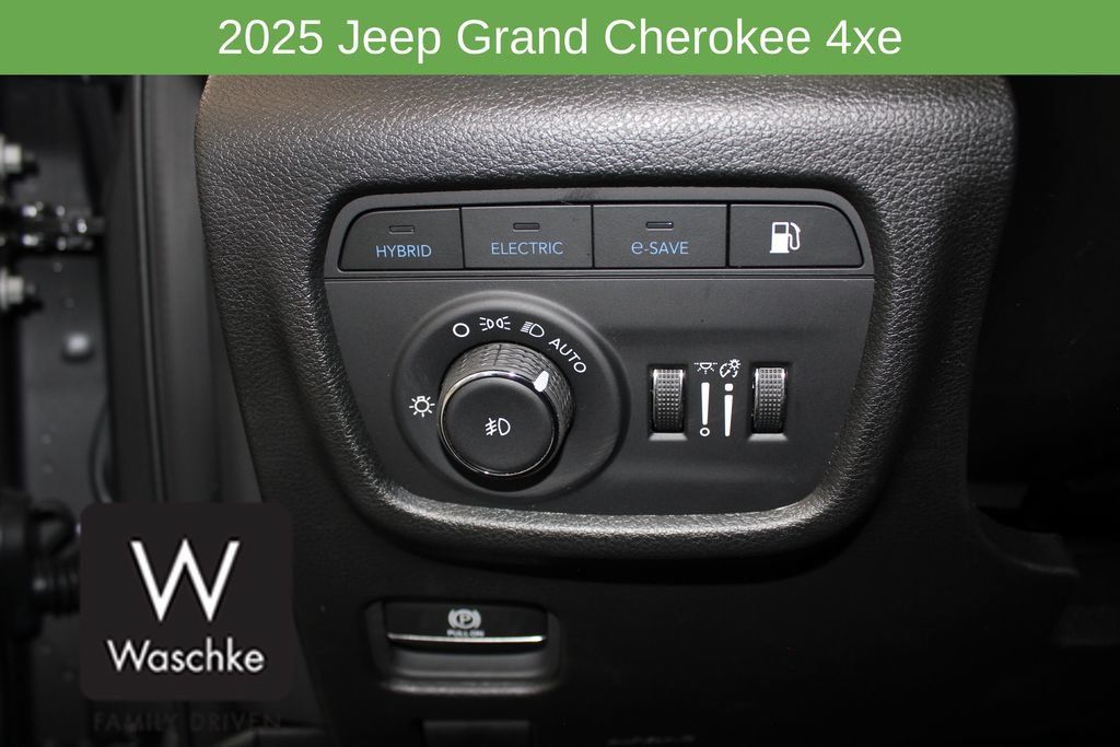 New 2025 Jeep Grand Cherokee Limited 4xe w/ Trailer Tow Package AWD/4WD image 28