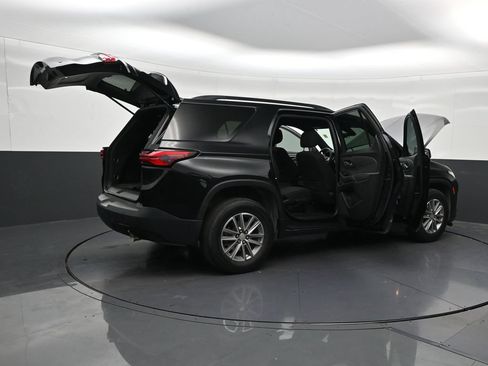 Used 2024 Chevrolet Traverse LT FWD image 32