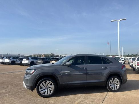 Used 2021 Volkswagen Atlas Cross Sport SE FWD image 11
