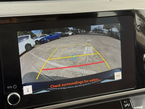 Used 2025 Toyota Camry LE image 18