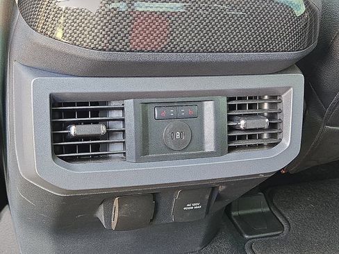 Used 2024 Ford F250 Lariat w/ Lariat Ultimate Package AWD/4WD image 17