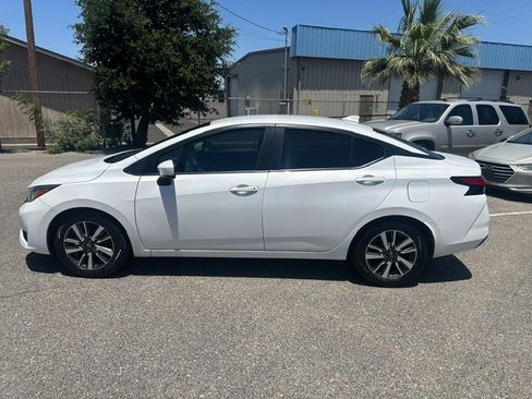 Used 2024 Nissan Versa SV FWD image 4