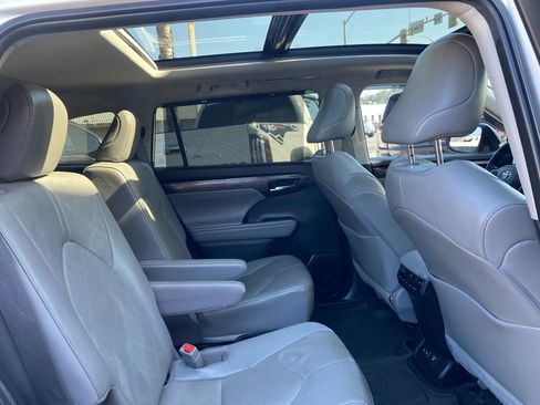Used 2023 Toyota Highlander Platinum image 53